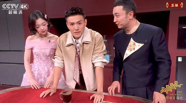 春晚魔术被揭秘，魔术师邓男子回应_表演_希林娜依高_戒指