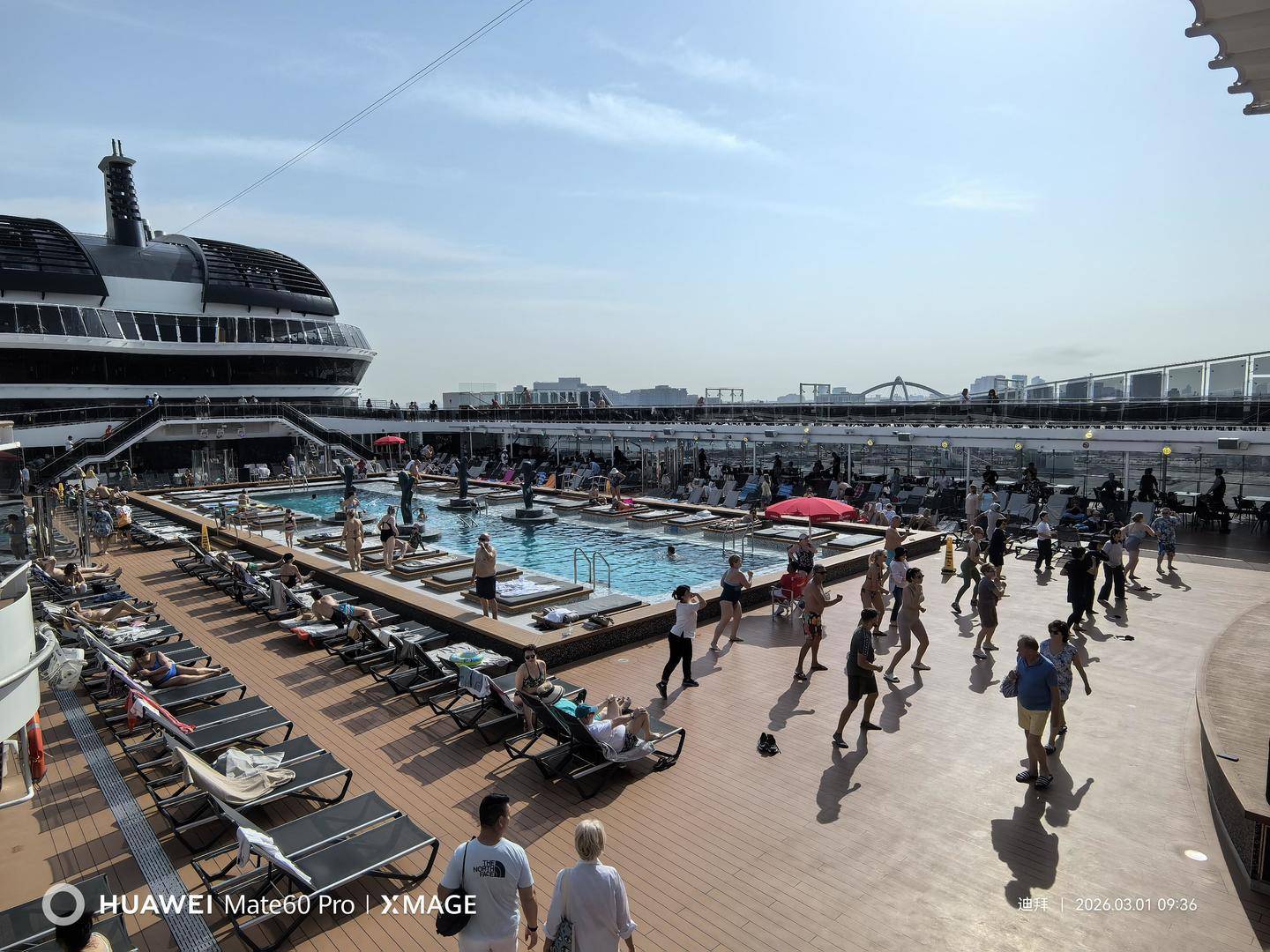 “能下船但能去哪?”中国游客滞留迪拜:巨型邮轮变海上临时避难所,5000人被困