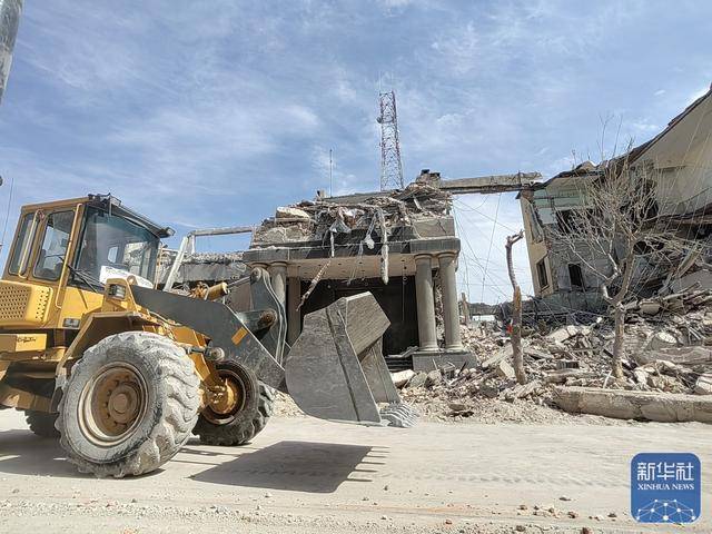 镜头直击丨探访遭空袭后的德黑兰市中心