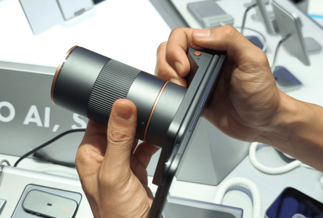 今年的MWC，手机厂商们都开始“不务正业”了。。。