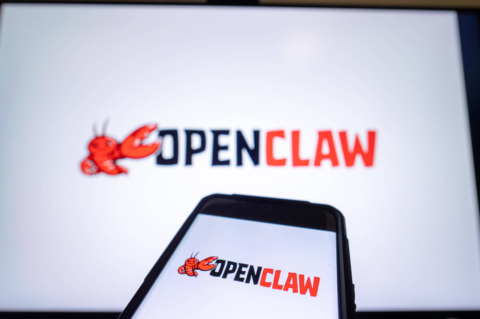 “养虾”虽热但安全第一,专家谈普通人如何防范OpenClaw风险