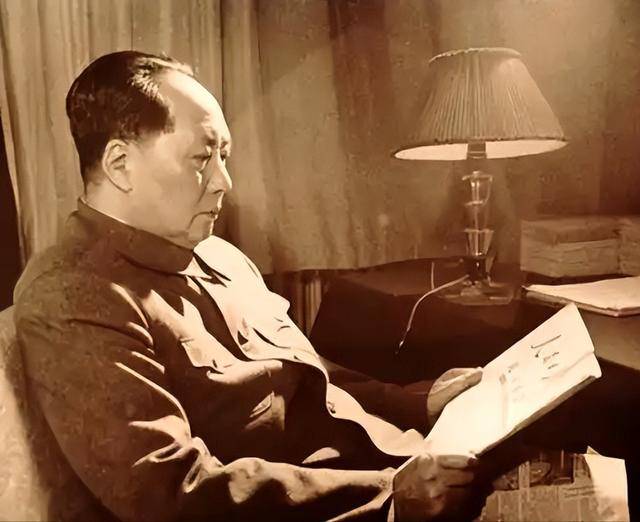 1955年授衔,四野军长被评为大校,毛主席得知:他怎么能是大校_贺晋年_军衔_陕北红军