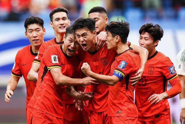 成都对战铜梁龙首发预测，国脚金靴锋霸或迎来首发，誓要大胜重庆