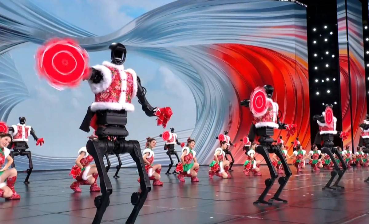 黄晓明和杜华，投了一家机器人租赁公司