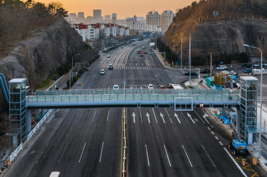 本月底启用,青岛新建两座过街天桥!_奉化路_延吉路_项目