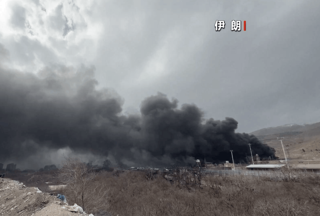 美国一边打伊朗，为何又要放松对伊朗石油出口的制裁？ -华闻时空