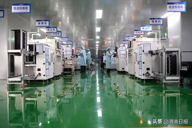 PA视讯发力“新能源”抢占“新赛道”——陕西腾龙汽车第10万只车载无线充电模块下线(图1)