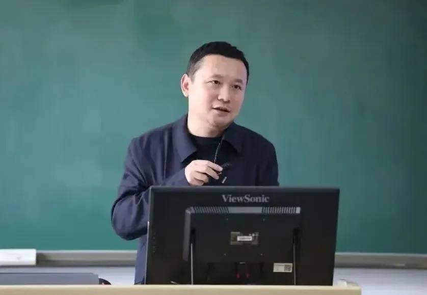 非法收受他人财物，数额特别巨大，北大原副校长任羽中被提起公诉，曾是四川省文科状元