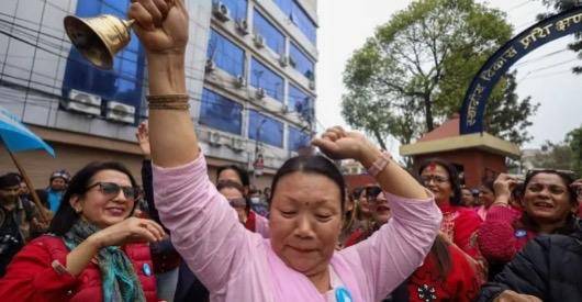 尼泊尔“90后”新总理宣誓就职：学土木的说唱歌手，2022年当选加德满都市长