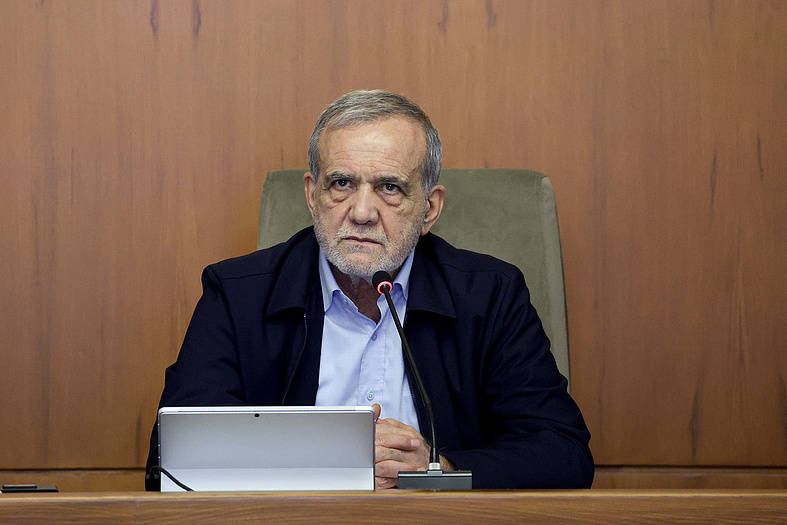 伊朗总统：美方言行不一加剧伊对其的极度不信任 -华闻时空