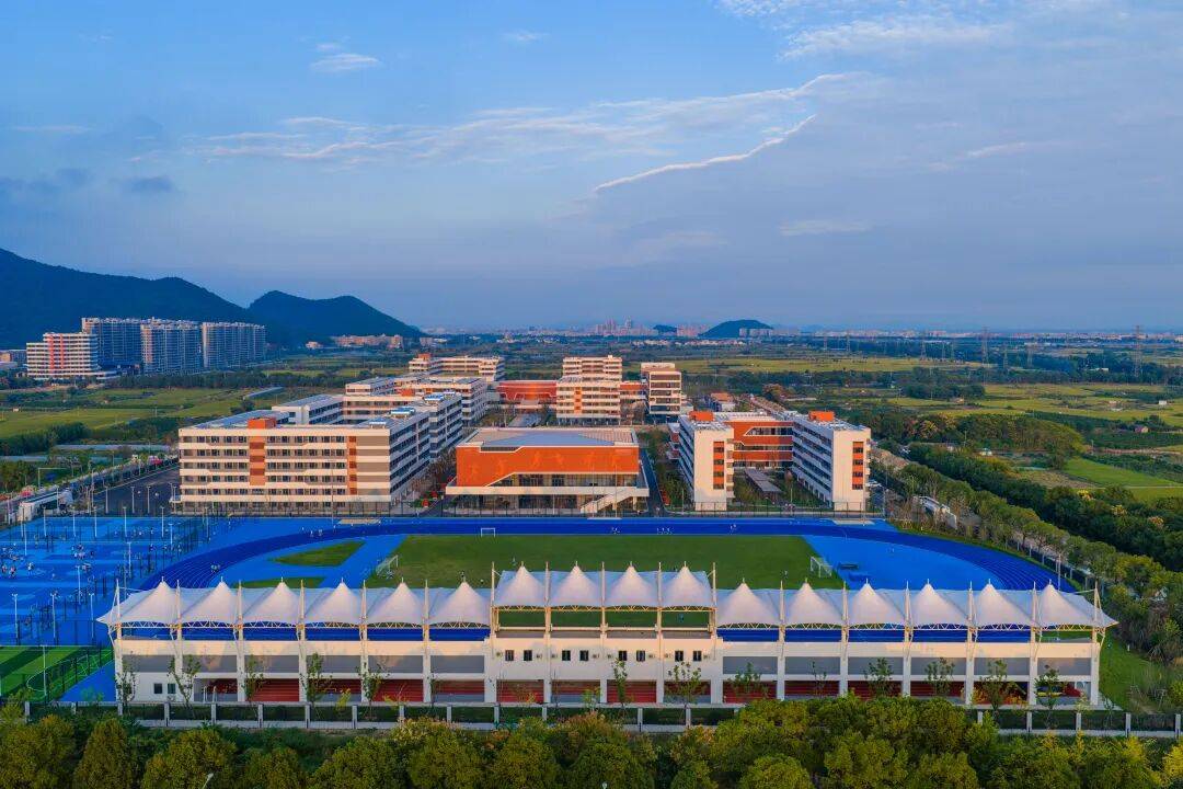 光网筑基，智育匠才：宁波市鄞州职业高级中学以F5G全光网络重塑职教数字新生态_校园_教学班