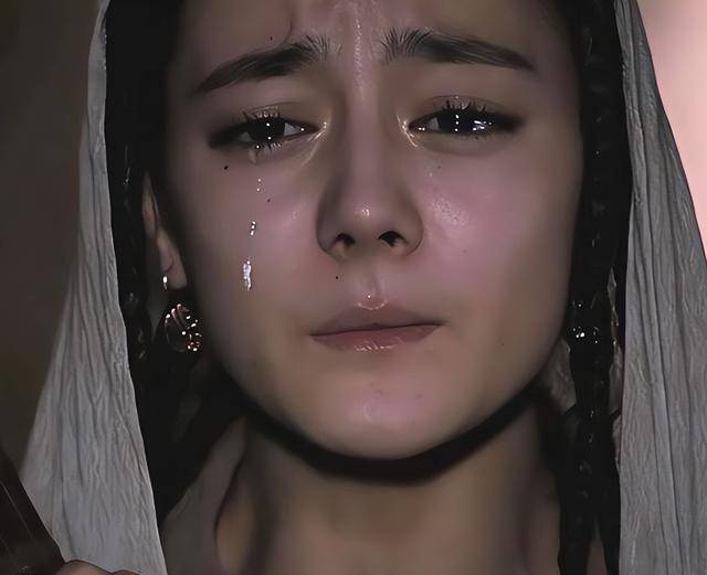 一天3大瓜！带着女儿偷腥、偷税漏税、滞留迪拜件件荒唐可笑