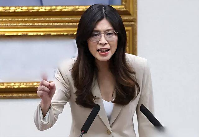 吃完了宴席,两岸在上海谈妥,对赖清德改了称呼,郑丽文一锤定音