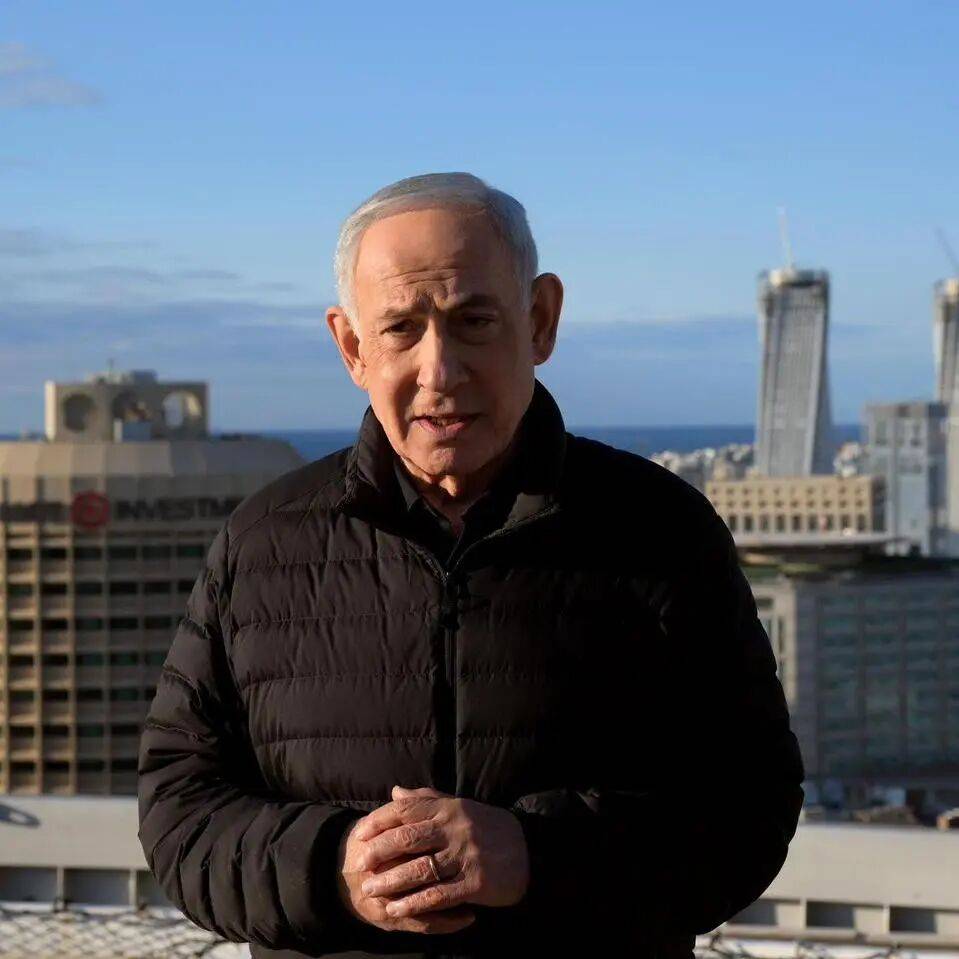 西班牙小镇炸毁内塔尼亚胡塑像 之前还炸过特朗普的-华闻时空