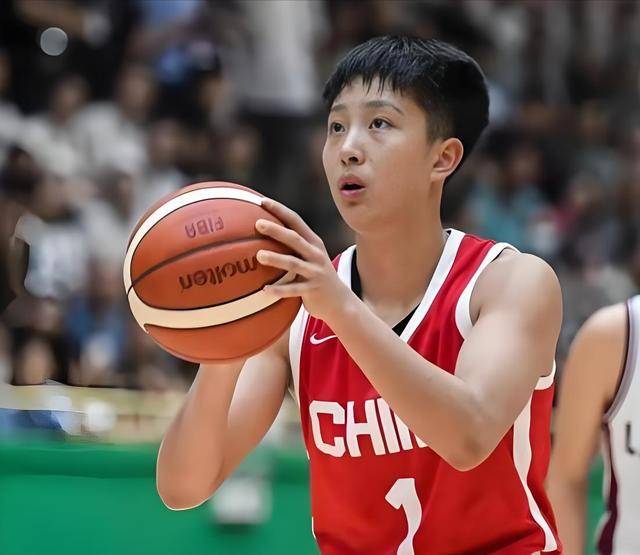 打脸？19岁女篮新星刚落选国家队，就被WNBA选中，球迷想到了李梦