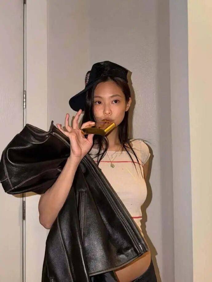 顶级女团成员入选《时代》杂志“全球最具影响力的100人”榜单，今年该榜单中唯一一位K-pop艺人 插图1