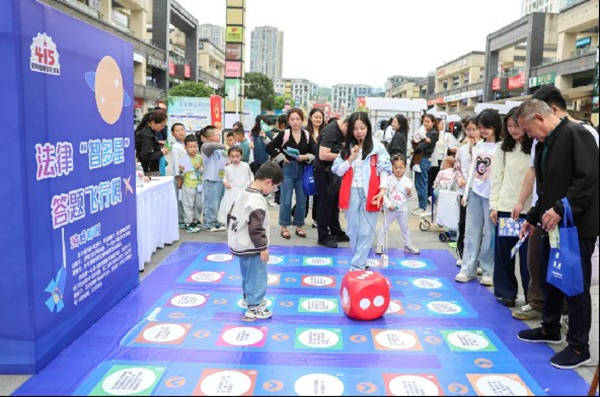 綦江区：“趣味游园＋法律知识”让普法宣传“活”起来
