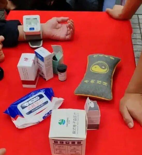 一个针头给15人采血，拿生命健康当儿戏！
