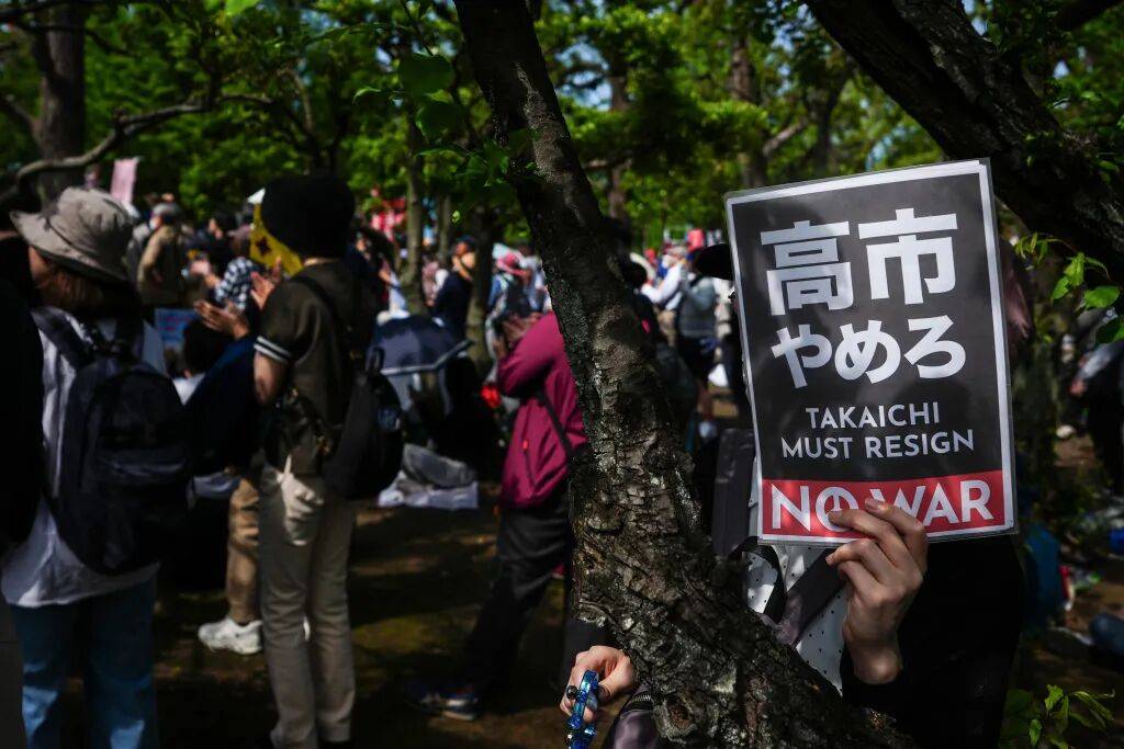 日本多地爆发大规模抗议活动：越来越多年轻人走上街头，呼吁“停止对美国阿谀奉承”