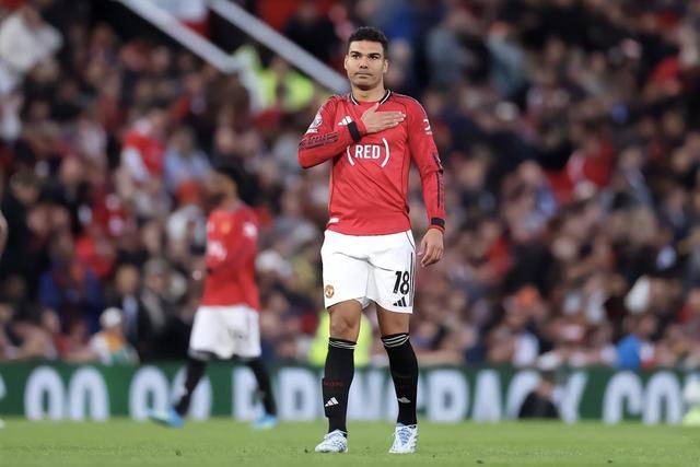 2:0！射门8:5，英超焦点战，曼联半场领先小蜜蜂，欧冠资格稳了