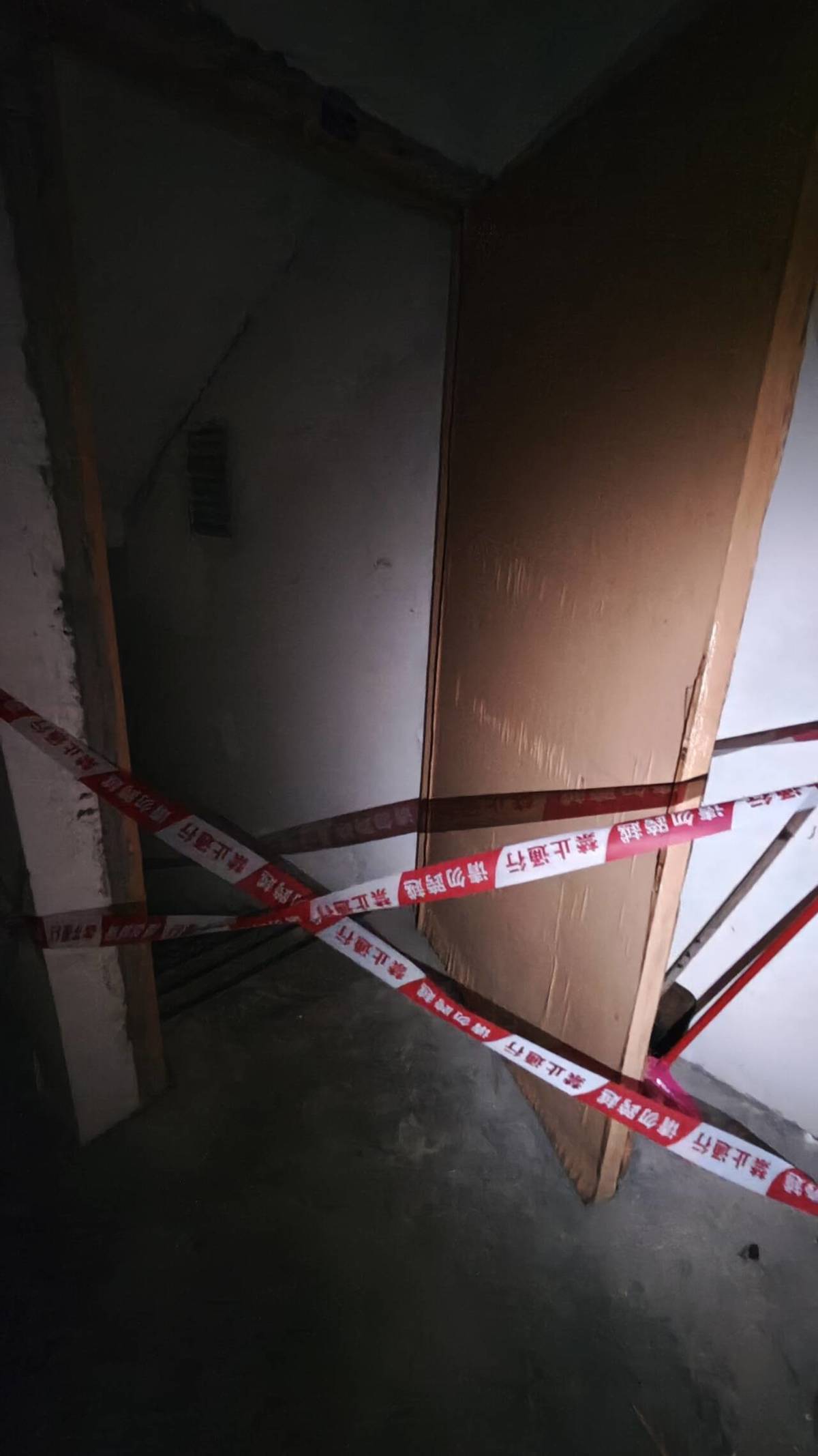 一个区一天下了约58个西湖的雨！记者实探钦州被淹小区：地下车库仍有约一米深的积水