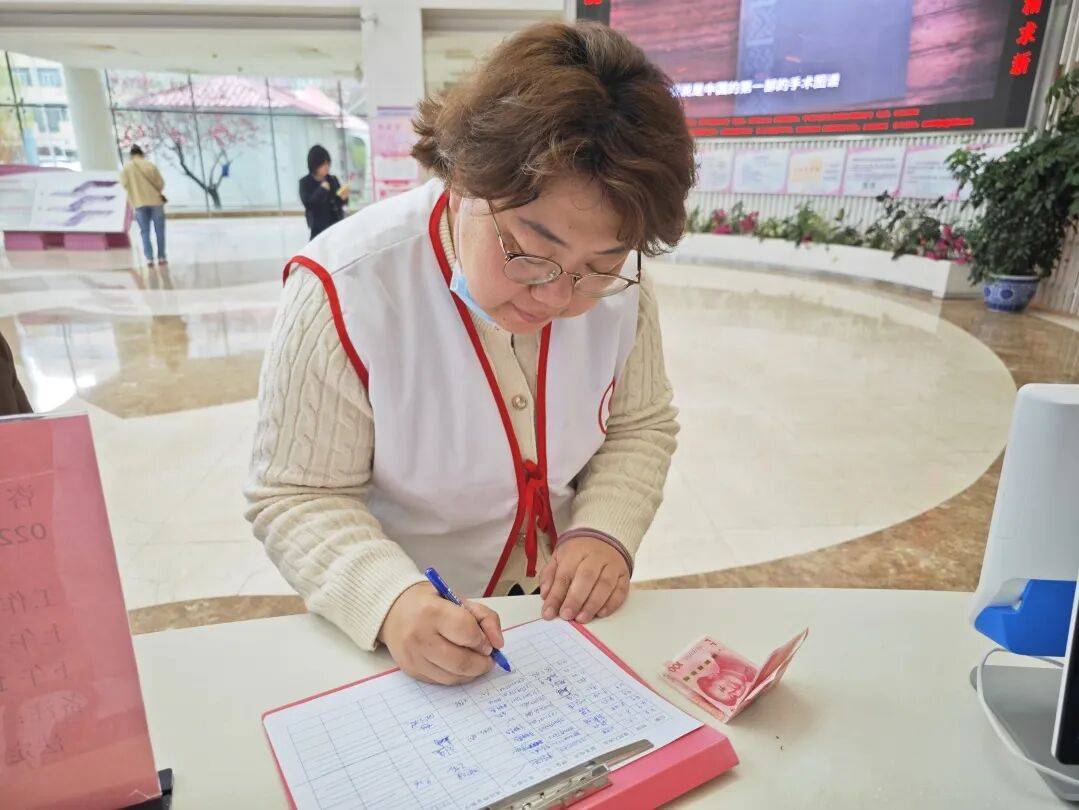 包含北京大学第一医院住院办理陪诊挂号独居老人看病，有人陪伴照料的词条
