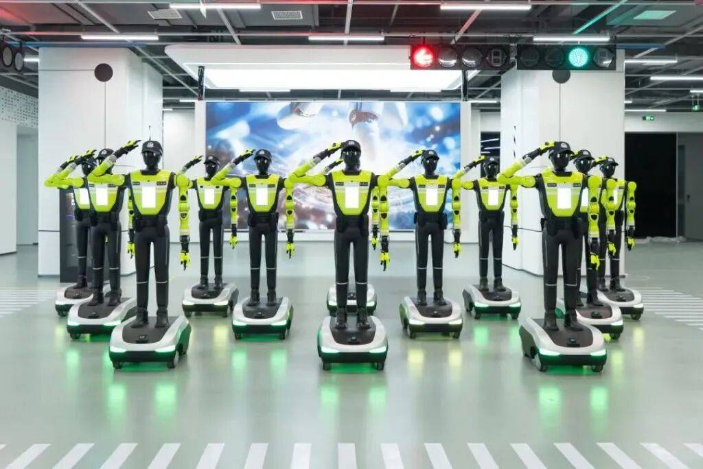 全国首支机器人交警中队，正式上岗_杭州西湖_警力_交通指挥