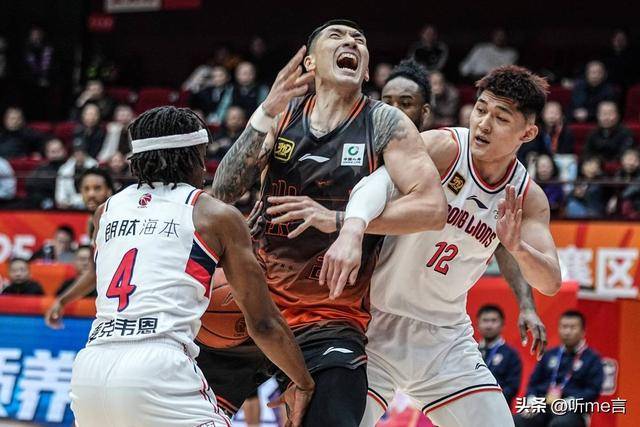 从0分到21分！胡明轩救赎，广东客场狂胜21分扳平系列赛