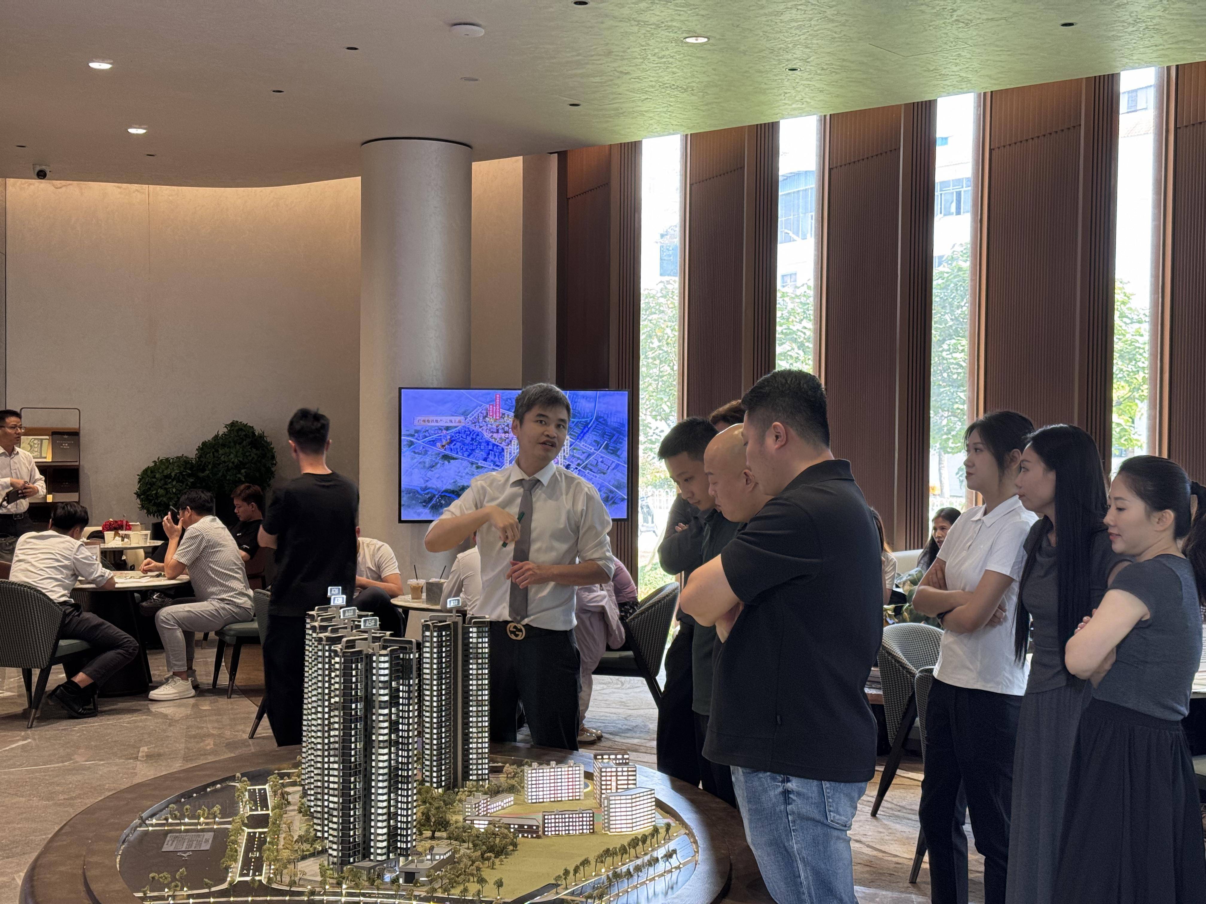 新政下的广州五一楼市：有楼盘到访增三倍，有人连扫两套豪宅