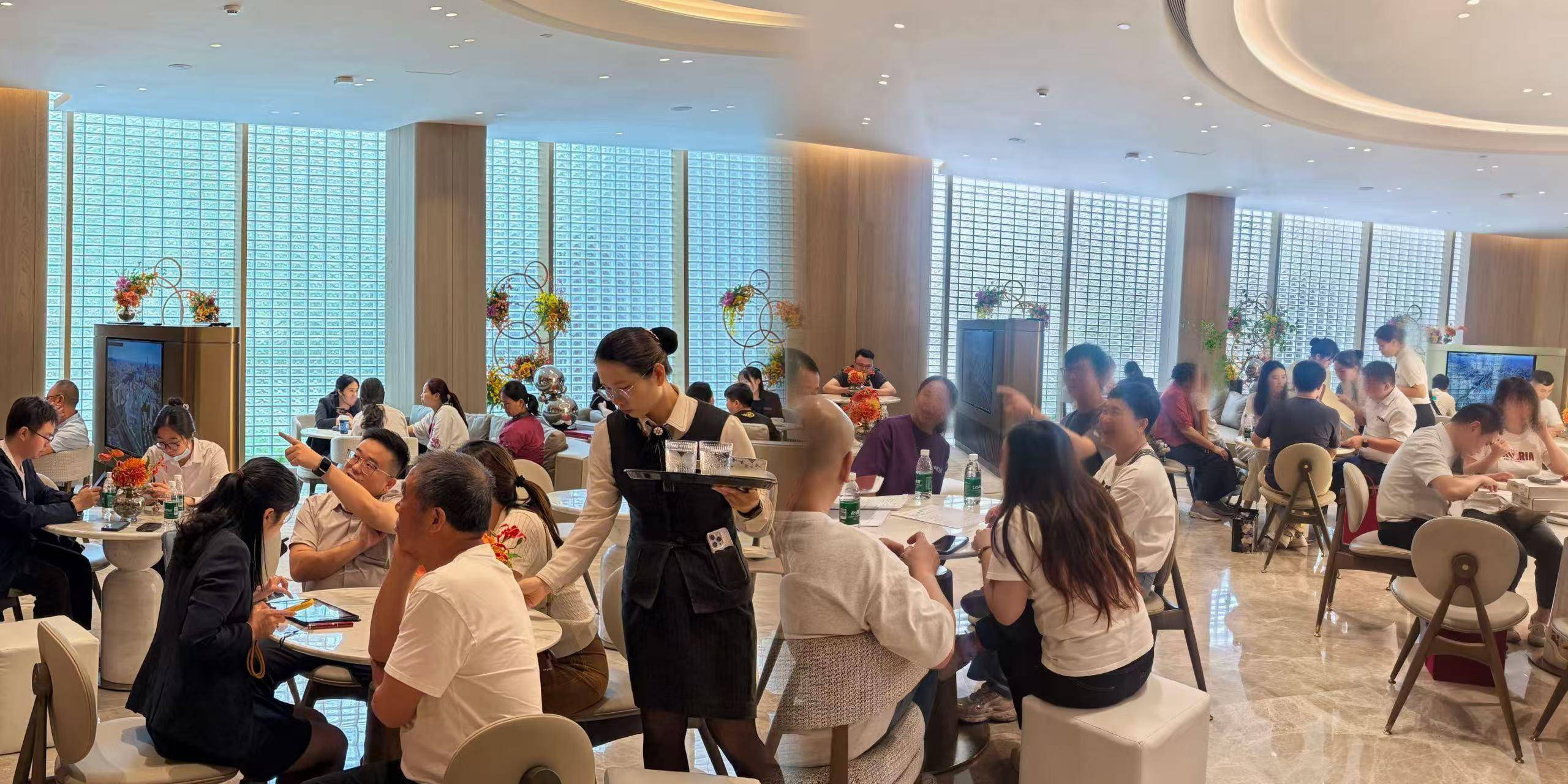 新政下的广州五一楼市：有楼盘到访增三倍，有人连扫两套豪宅