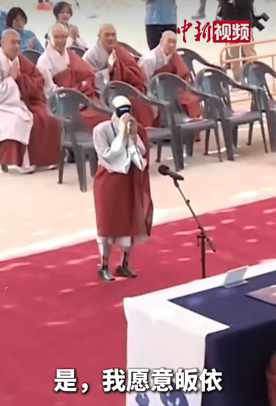 手机报·晚报丨苏轼、李白、李清照集体“歌手出道”？宇树机器人和尚现身韩国寺庙