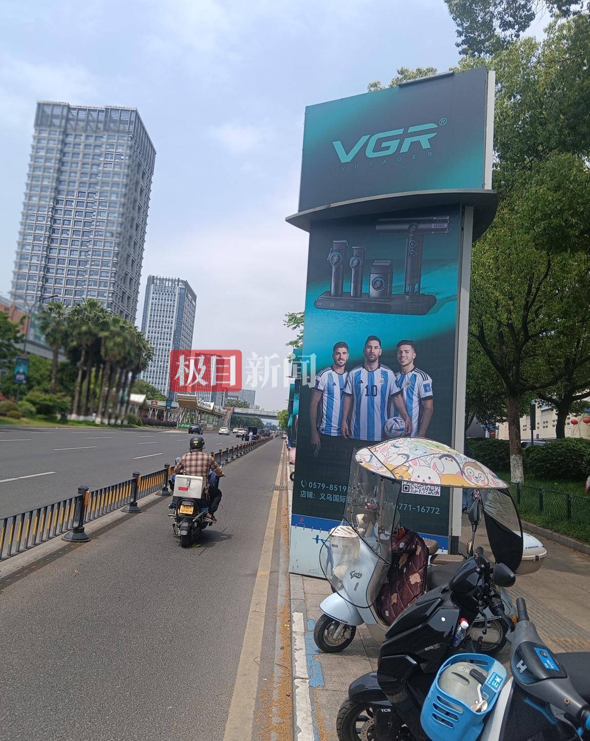 图片[2]-世界杯倒计时1个月：义乌工厂日造4000个足球，“梅西GOAT”挂件成爆款，但商家更怀念上届 -华闻时空