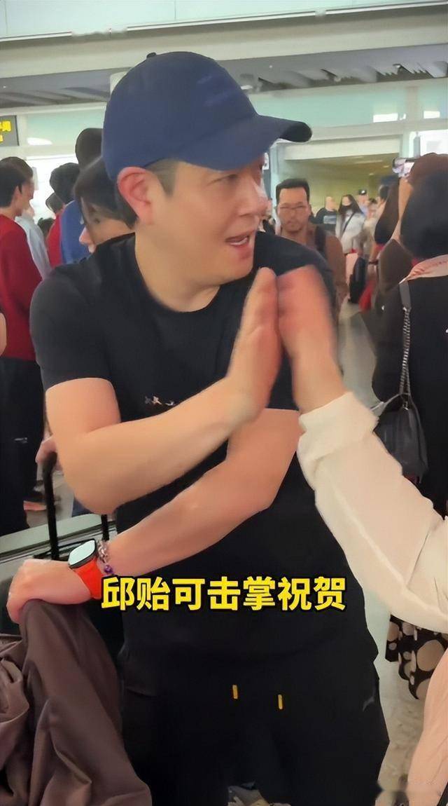 国乒落地北京！孙颖莎走VIP通道，梁靖崑俩娃接机，王皓合不拢嘴