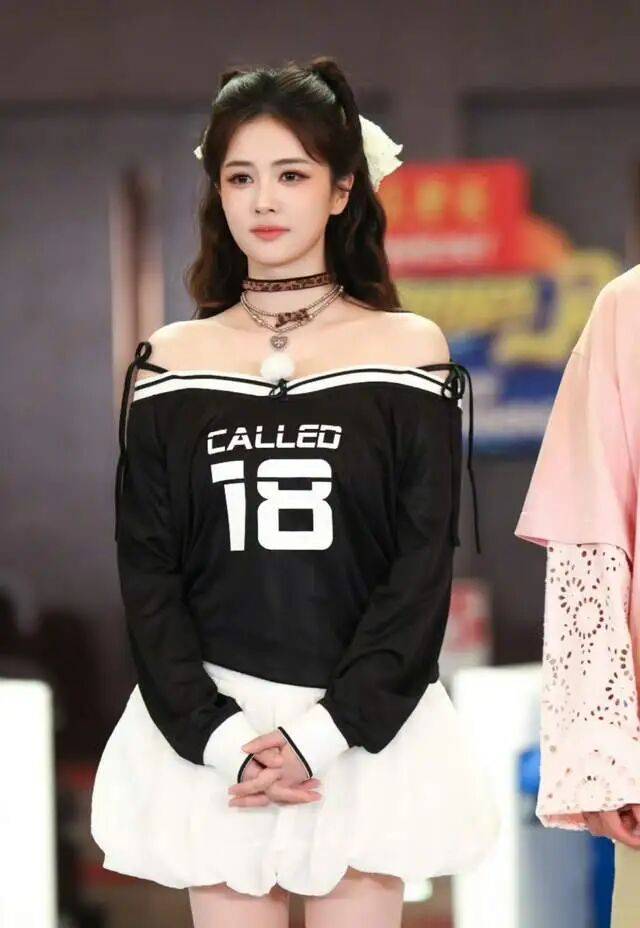 白鹿跑男泼水引争议，被批不尊前辈，舆论背后藏双标乱象