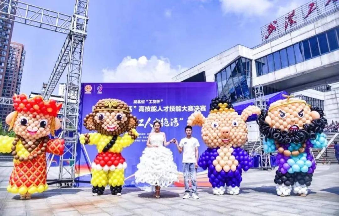 37岁小伙吹气球，半个月赚了60万
