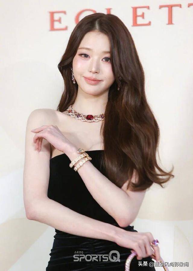 张元英宝格丽活动：黑丝绒凝韵，珠宝映芳华