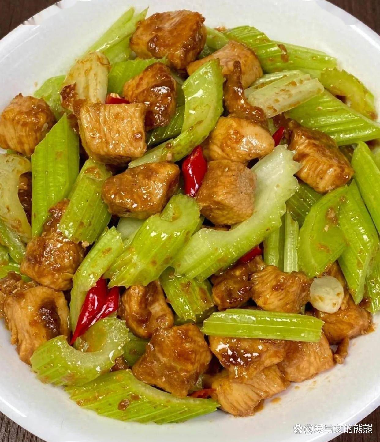 原创            中国4大通血管食物，芹菜排第4，第1很多人想不到，中老年要多吃