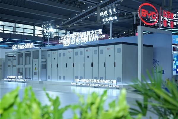 2710Ah全球量产最大容量！比亚迪在日本推出新型储能产品“浩瀚”(图1)