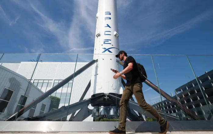 SpaceX募資750億美元往哪里投：太空旅行，星際挖礦，建太空數據中心……海報
