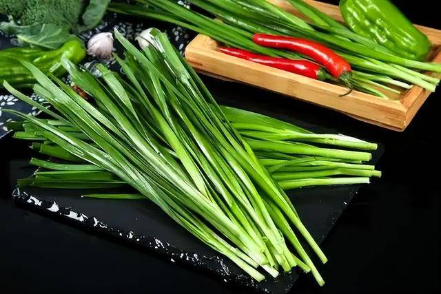 原创            韭菜再次被关注！医生：高血压常吃韭菜，不过半年或有5好处