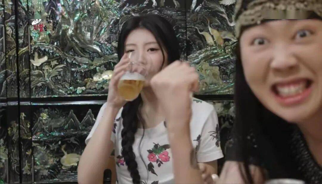 新生代女团成员上饮酒节目被骂“飘了”？韩网怒怼：你才戏多！封面图