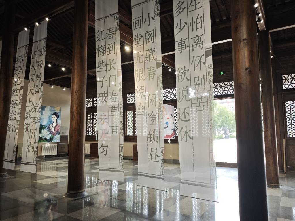 在清照诗歌艺术节上，连接诗歌与当代生活