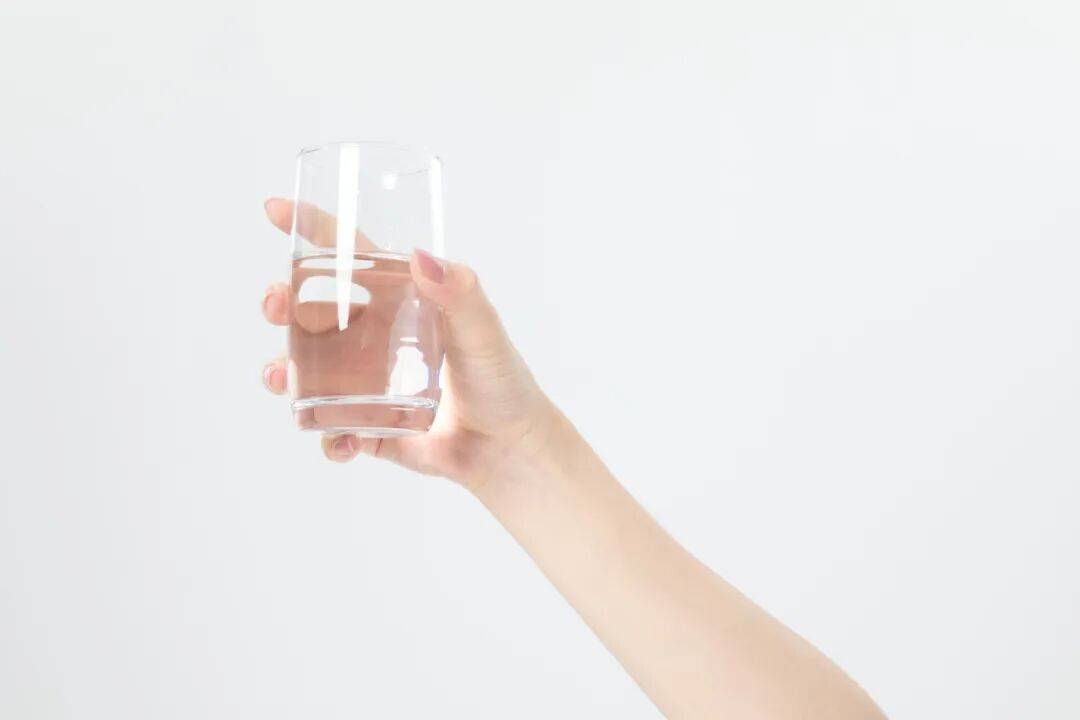 日饮4升水能排毒？隔夜水不能喝？教你健康饮水