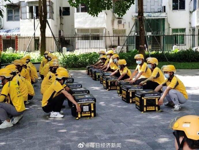 美团CEO王兴透露,智能体“小美”与元宝将深度联动,点外卖等可无缝连接