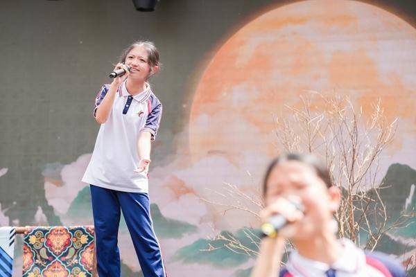 小学生版《左手指月》为何爆火，大众艺术才是前途