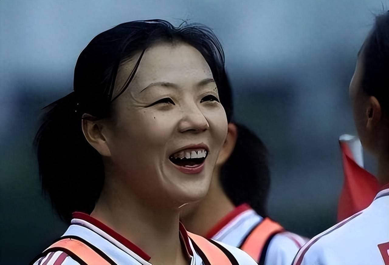 原来她已去世8年，曾获世界杯亚军，嫁美国丈夫，穿女足队服离世