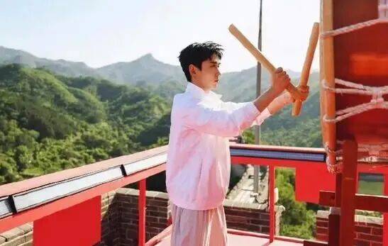 朱一龙被指在长城敲日本太鼓，各方致歉