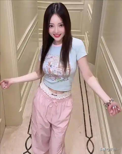 李小璐:年轻时管不住下半身,如今却让自己女儿买了单,她后悔吗