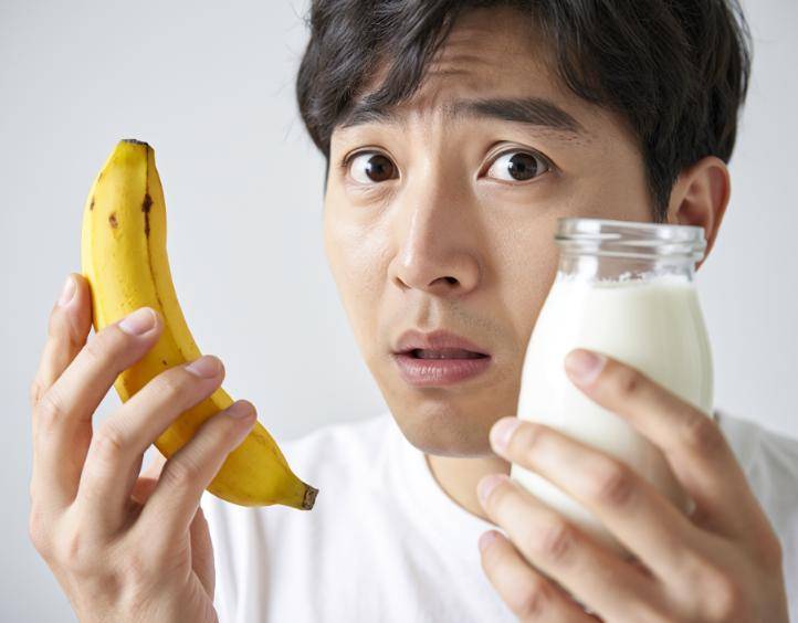 原创            排便困难就吃香蕉、酸奶？提醒：其实这2类食物才是“天然泻剂”