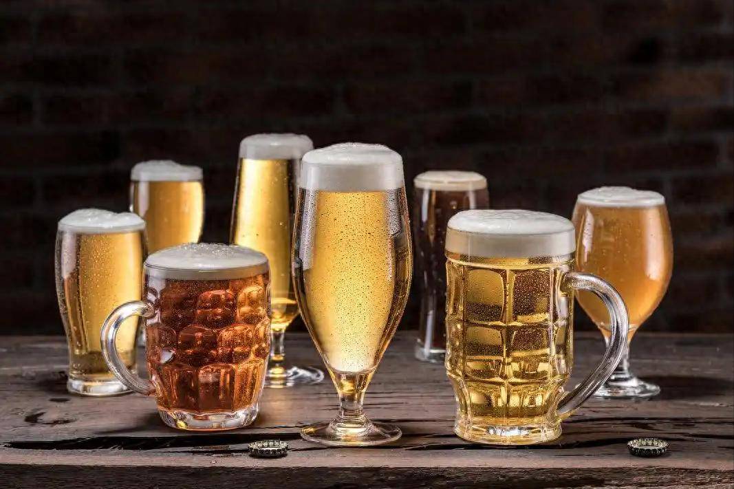 原创            啤酒再次被关注！医生发现：肺癌患者喝啤酒，不用多久或有几变化